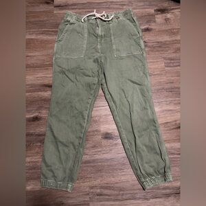 American Eagle Green cargo cuffed pant